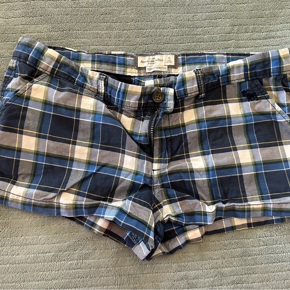 American Eagle Outfitters Women's Plaid Shorts - Blue and White